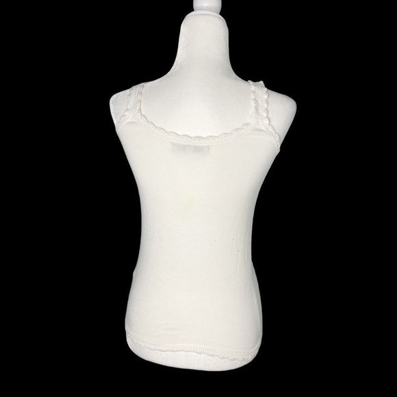 Crocheted Tank Top White with Scalloped Neckline XS - Picture 4 of 5